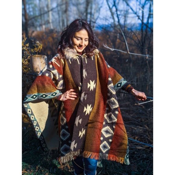 Alpaca Poncho Granite Grey Geometrical Pattern - Native Design - Tribal Hooded - Picture 3 of 5